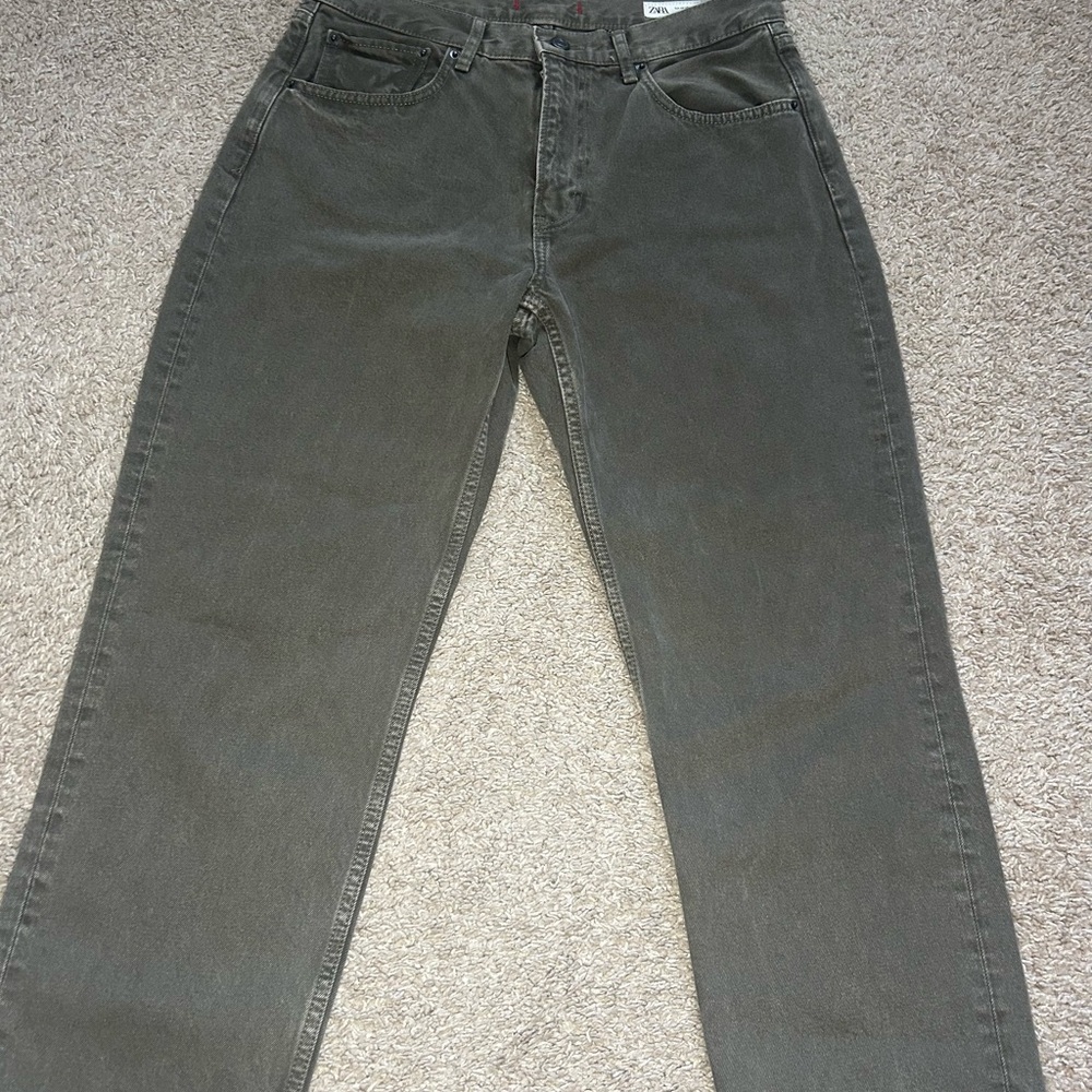 Zara women’s Relaxed Fit Grey Jeans